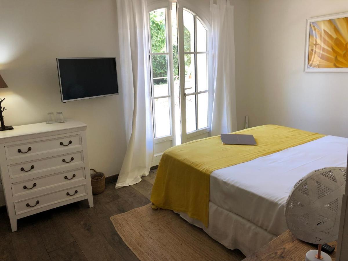 Le Clos Des Sept Palmiers กาวาแลร์-ซูร์-แมร์ ภายนอก รูปภาพ