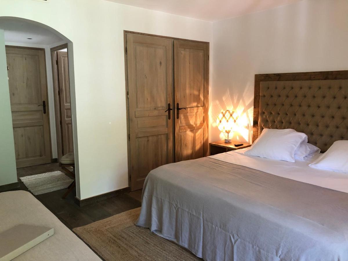 Le Clos Des Sept Palmiers กาวาแลร์-ซูร์-แมร์ ภายนอก รูปภาพ