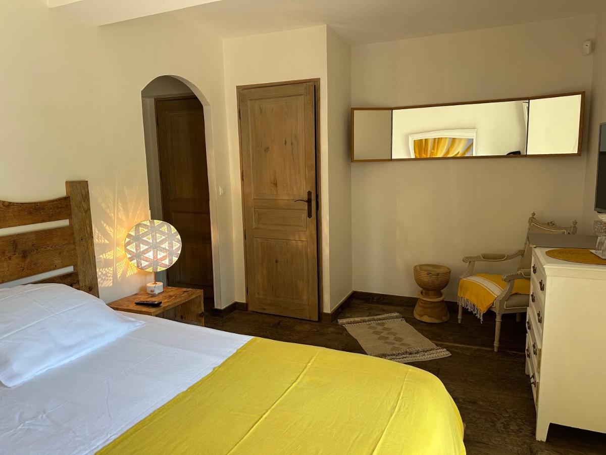 Le Clos Des Sept Palmiers กาวาแลร์-ซูร์-แมร์ ภายนอก รูปภาพ