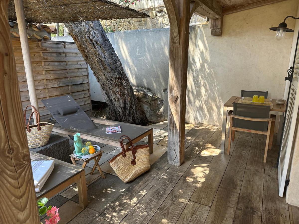 Le Clos Des Sept Palmiers กาวาแลร์-ซูร์-แมร์ ภายนอก รูปภาพ