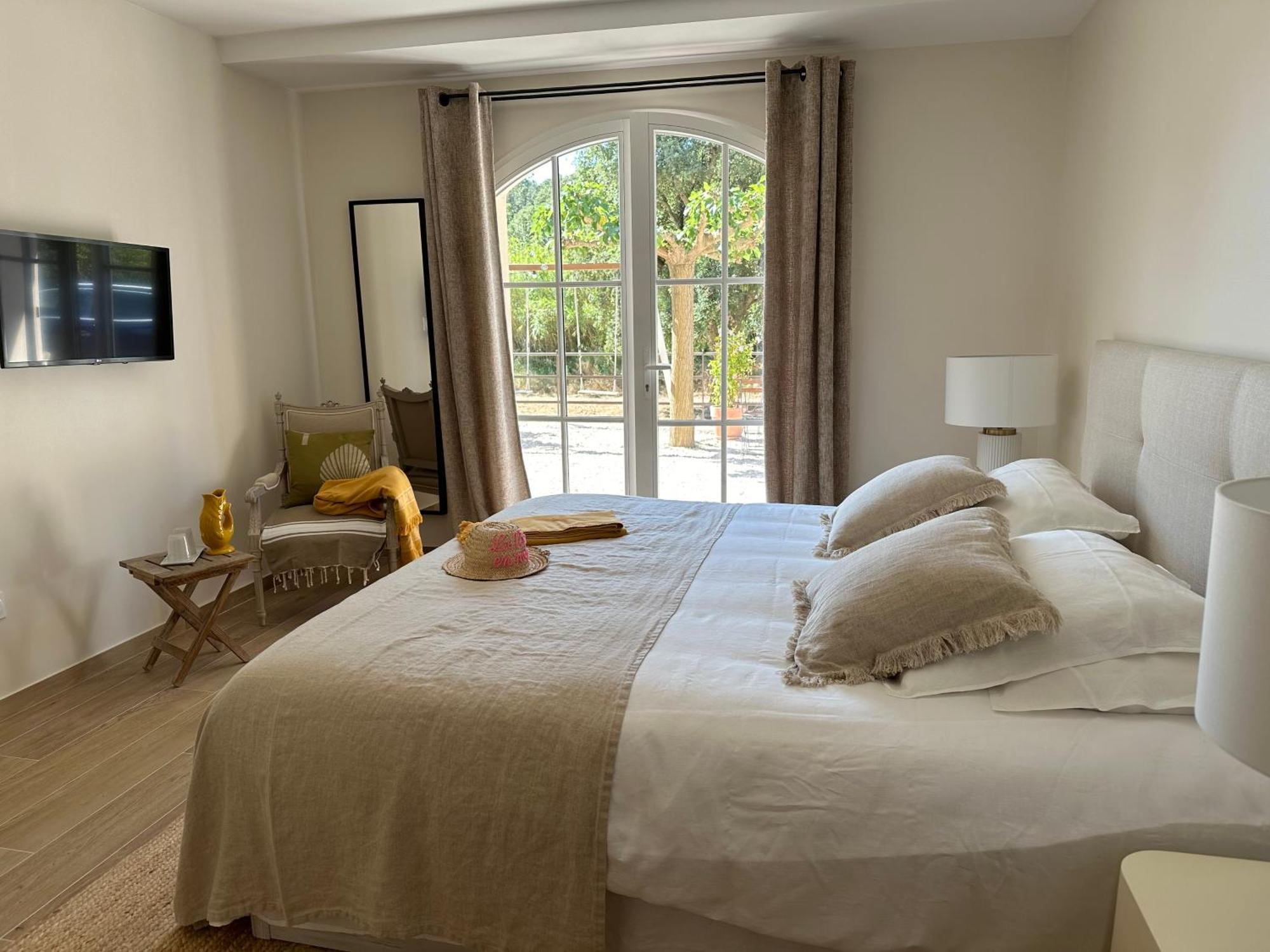 Le Clos Des Sept Palmiers กาวาแลร์-ซูร์-แมร์ ภายนอก รูปภาพ