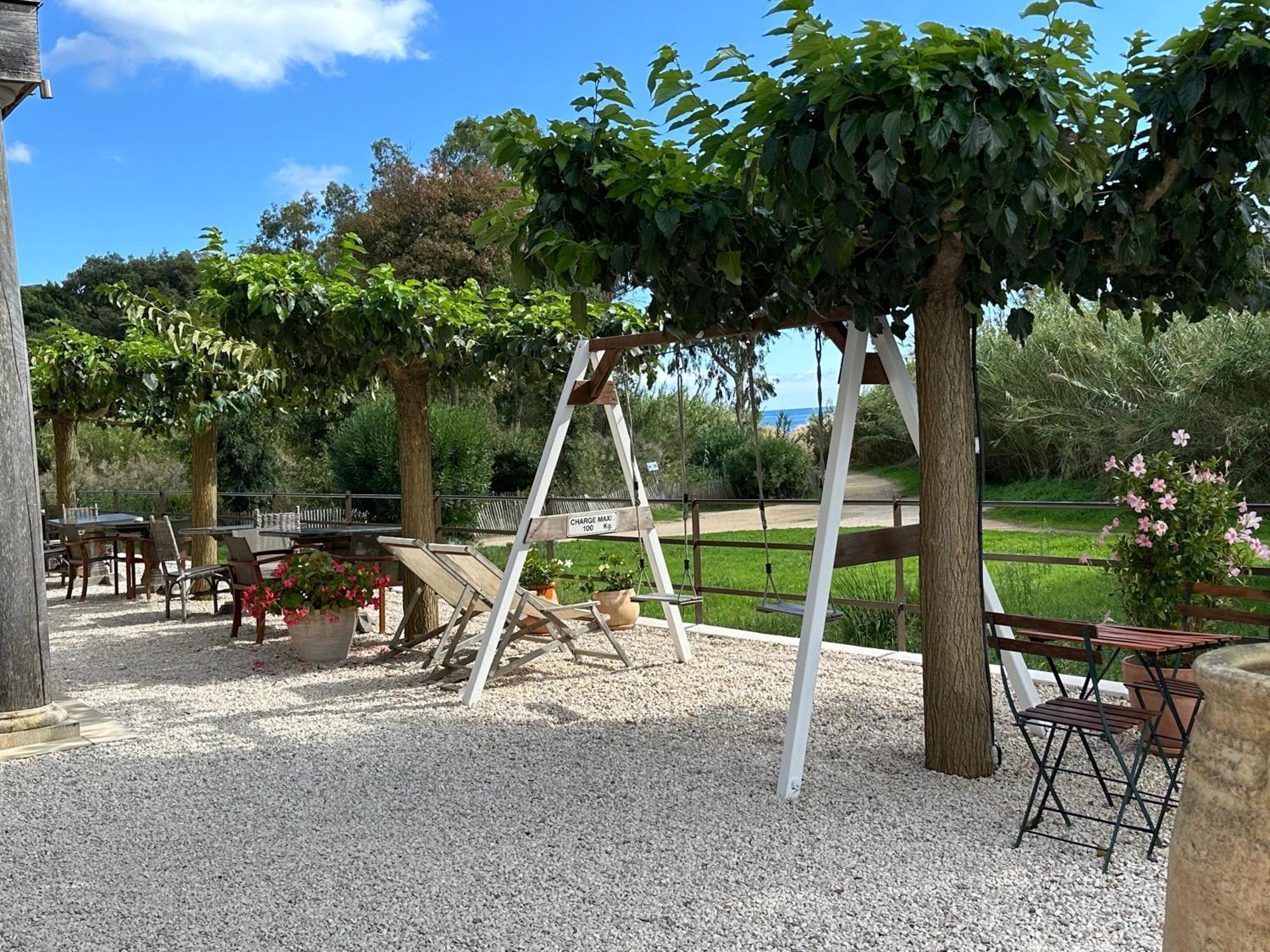 Le Clos Des Sept Palmiers กาวาแลร์-ซูร์-แมร์ ภายนอก รูปภาพ