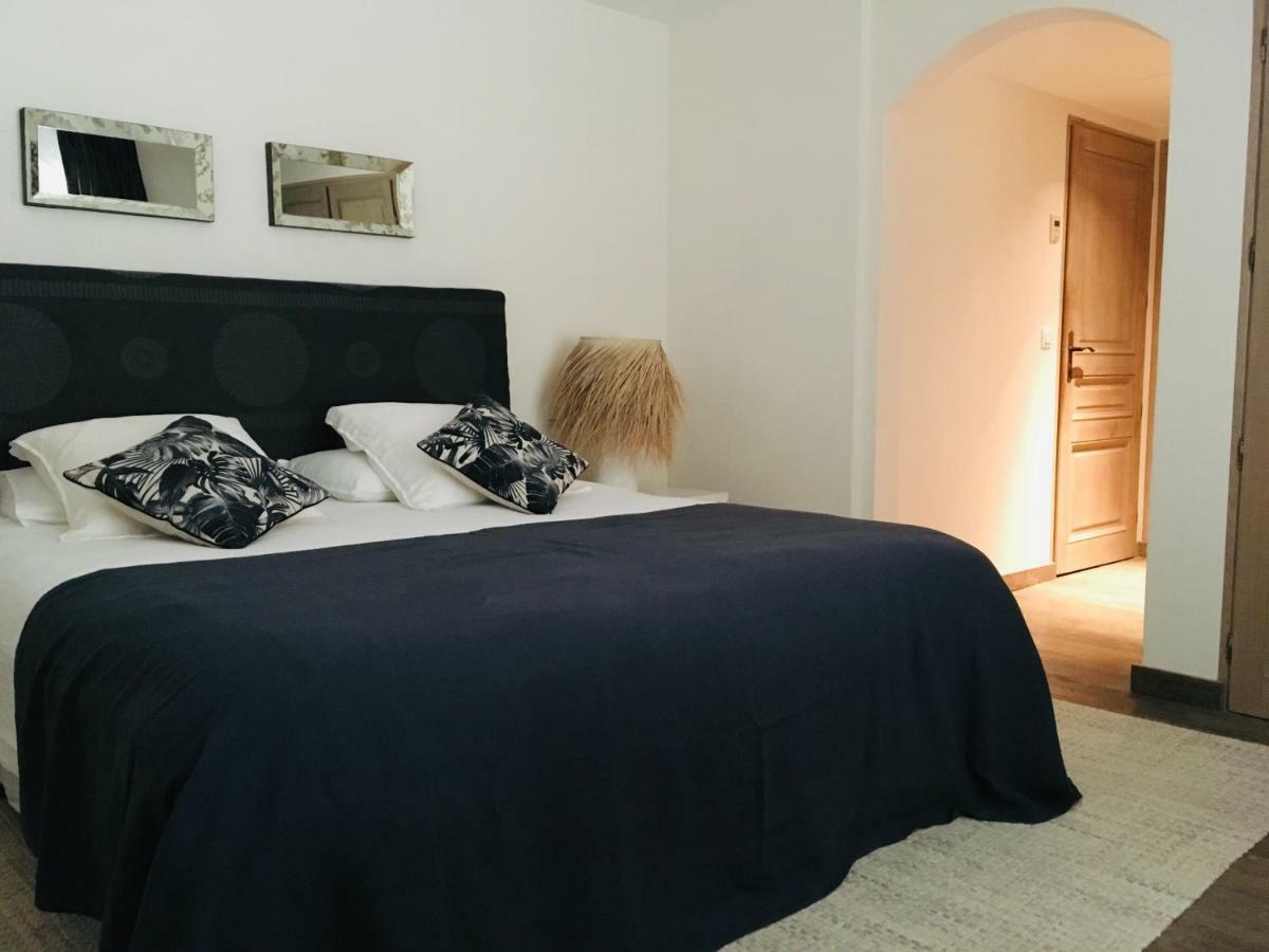 Le Clos Des Sept Palmiers กาวาแลร์-ซูร์-แมร์ ภายนอก รูปภาพ