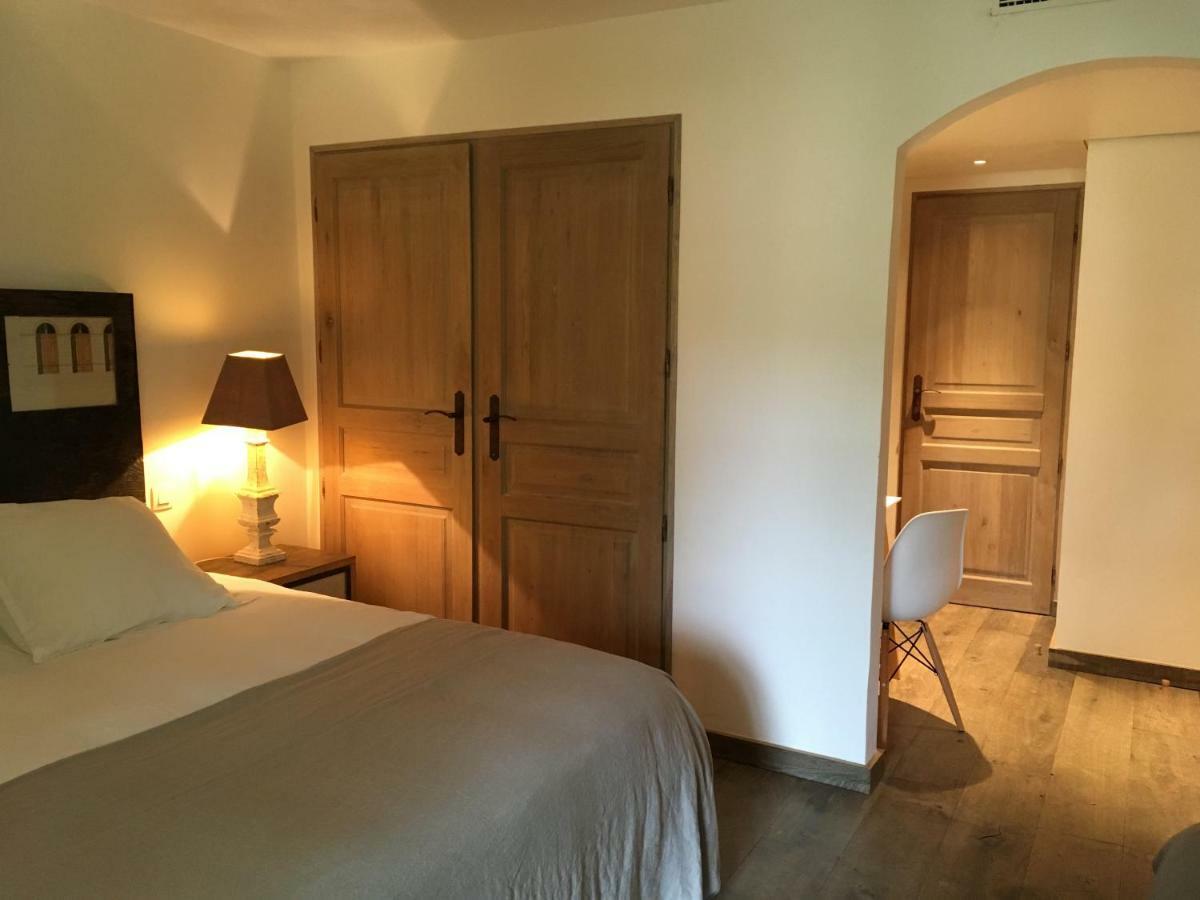 Le Clos Des Sept Palmiers กาวาแลร์-ซูร์-แมร์ ภายนอก รูปภาพ
