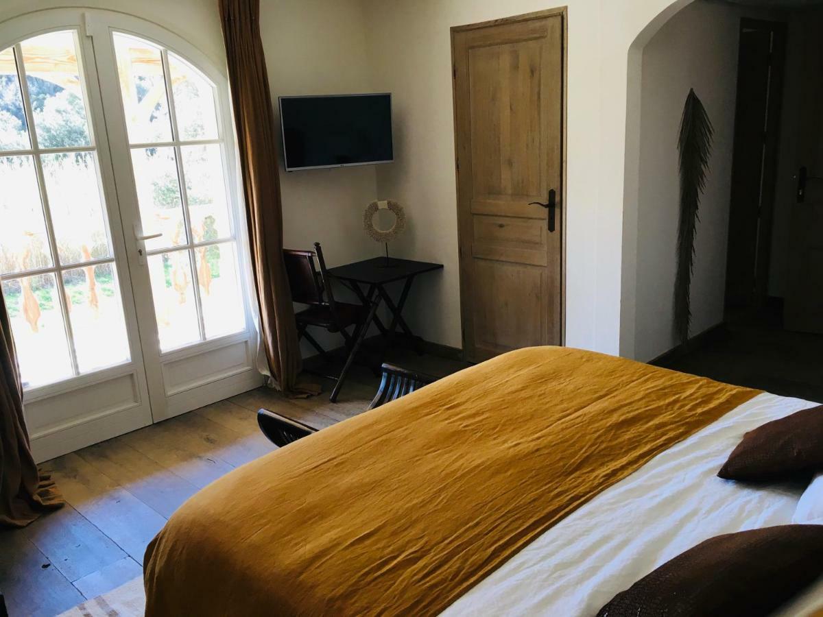 Le Clos Des Sept Palmiers กาวาแลร์-ซูร์-แมร์ ภายนอก รูปภาพ